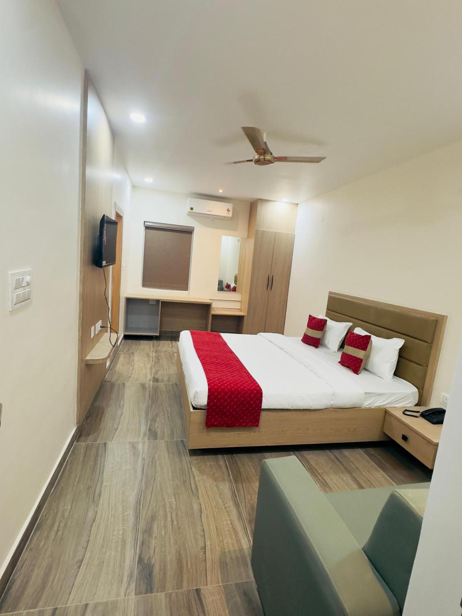 Hotel Raga Karimnagar Zimmer foto