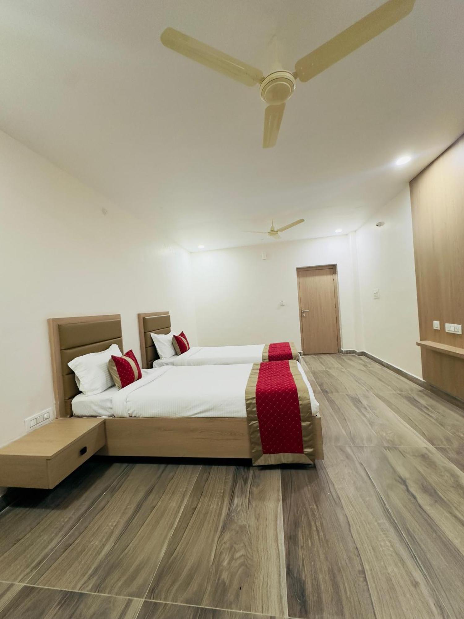 Hotel Raga Karimnagar Zimmer foto