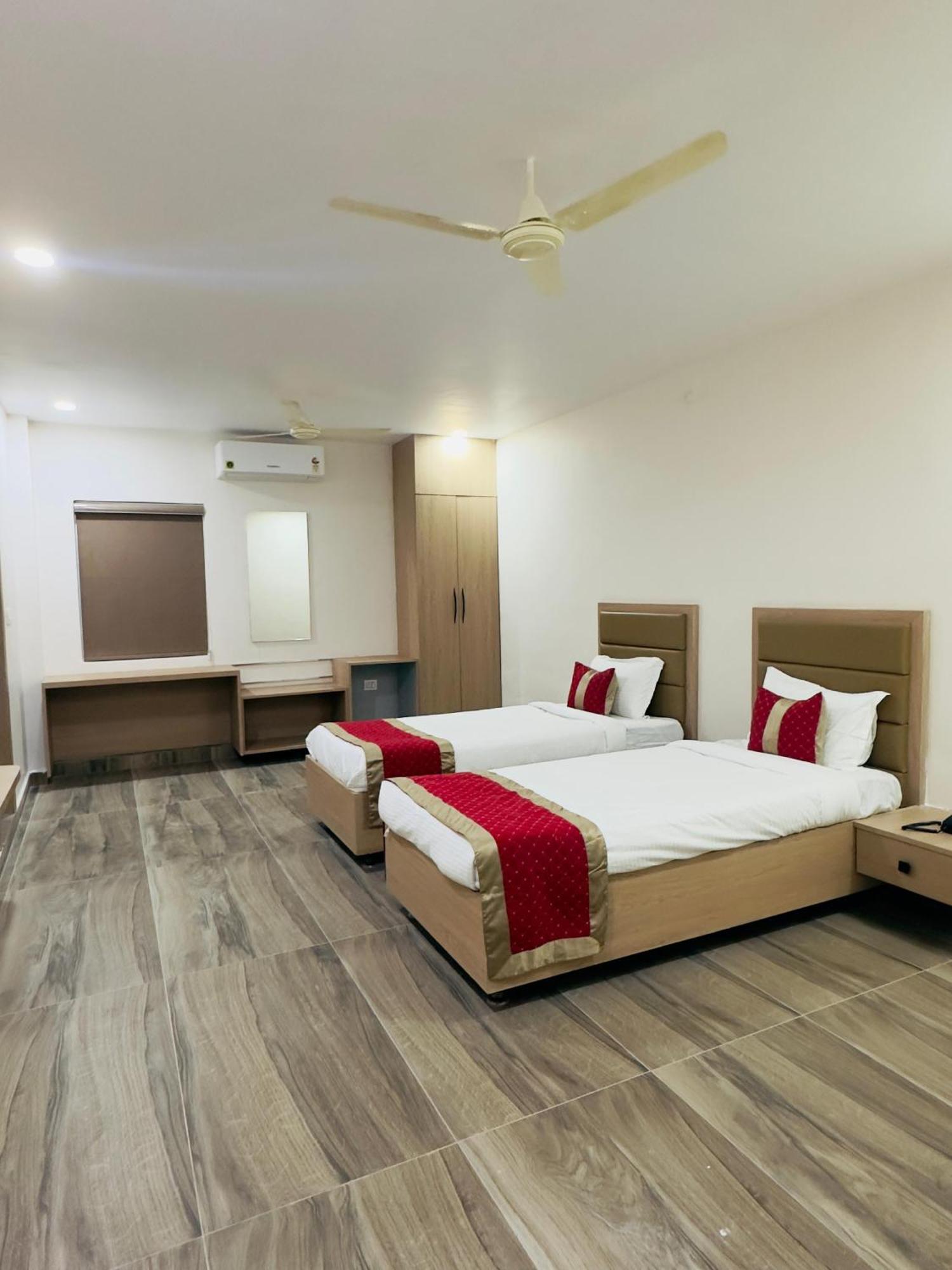 Hotel Raga Karimnagar Zimmer foto